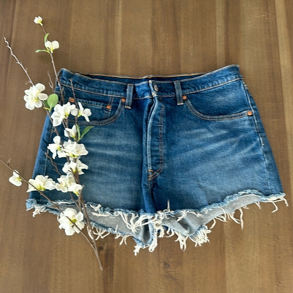 Levi’s 501 original button fly shorts size 32